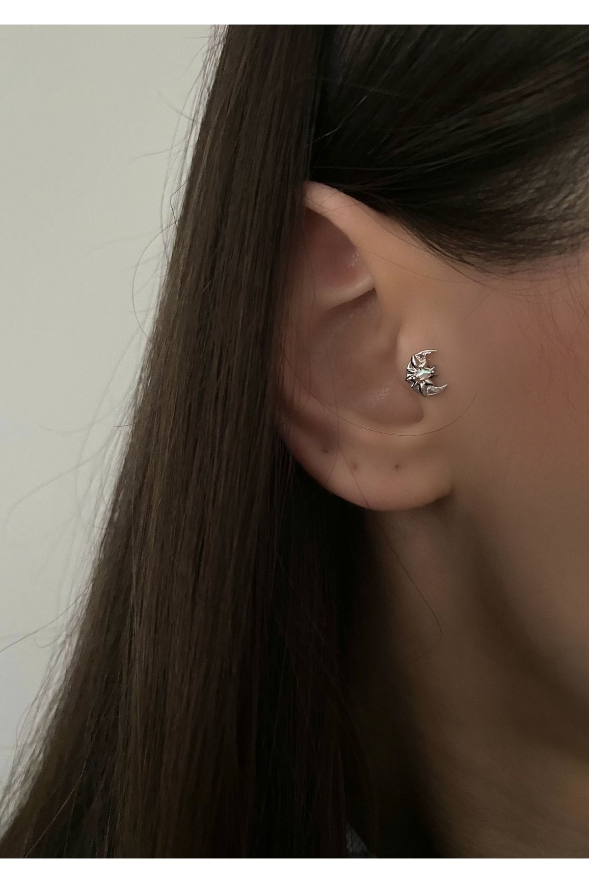 Cerrahi Çelik Ay Detaylı Tragus Piercing