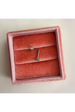 Kadın Minimal Kalpli Tragus Kıkırdak Piercing