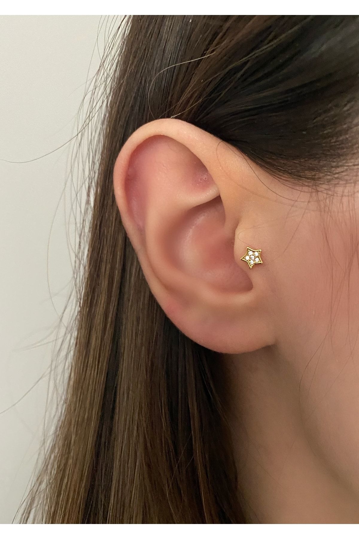 Kadın Gold Renkli Minimal Taşlı Yıldız Tragus Piercing