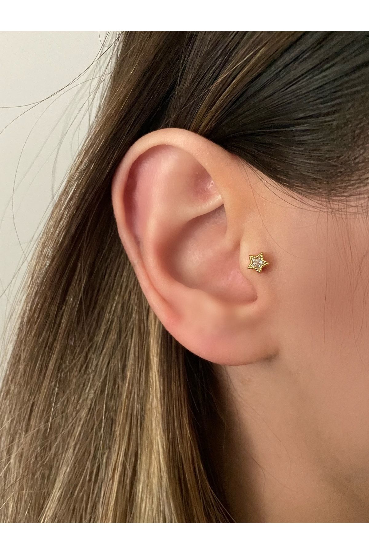 Kadın Gold Renkli Yıldız Piercing Tragus