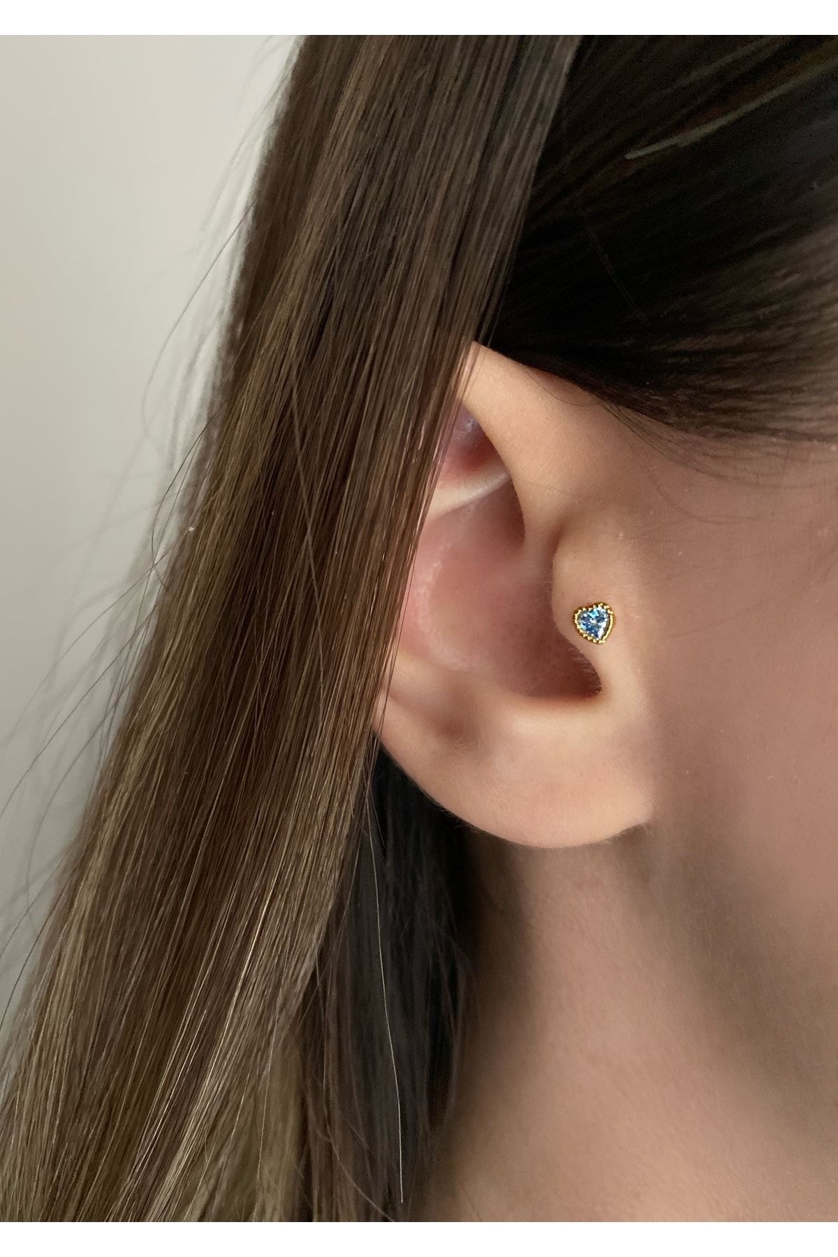 Kadın Minimal Mavi Taşlı Kalpli Tragus Kıkırdak Piercing