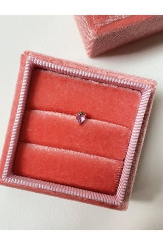 Kadın Pembe Taşlı Çilekli Tragus Kıkırdak Piercing
