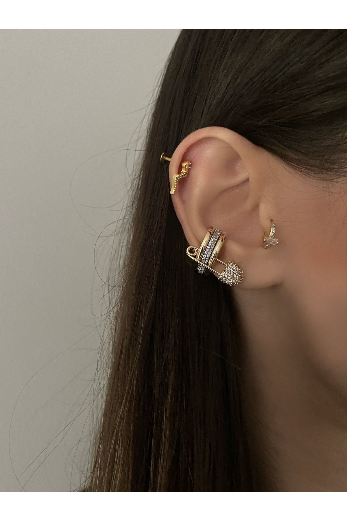 Kadın Çengelli Iğne Detaylı Kıkırdak Küpe Earcuff