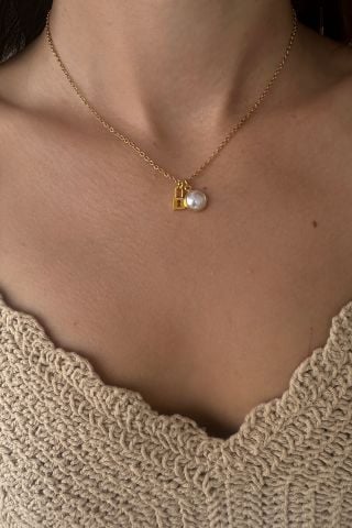 Mini Kilit ve İnci Detaylı Çelik Kolye