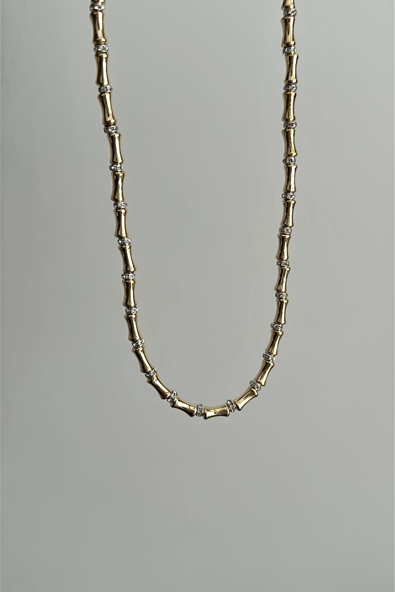Kemik Model Taşlı Kolye