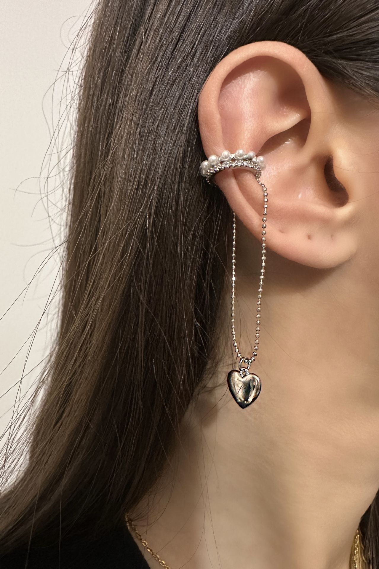 İncili Sallantılı Kalp Kıkırdak Küpesi Earcuff