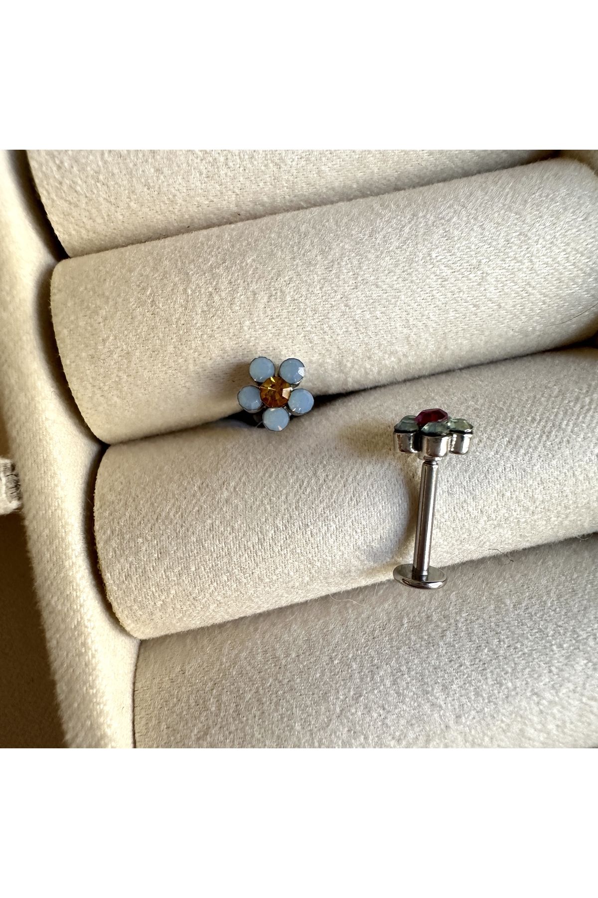 Cerrahi Çelik Renkli Papatya Tragus, Piercing