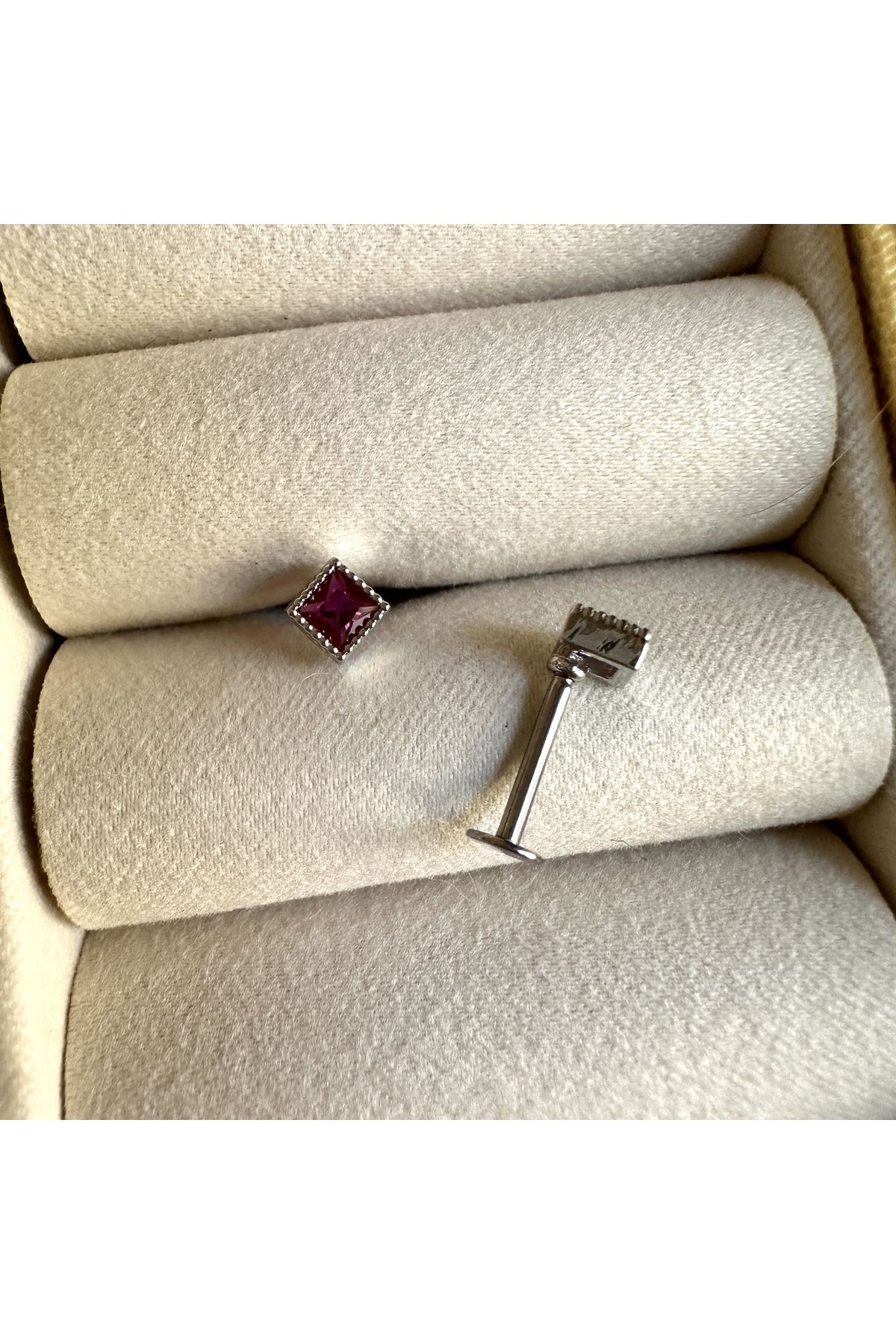 Cerrahi Çelik Renkli Kare Tragus, Piercing