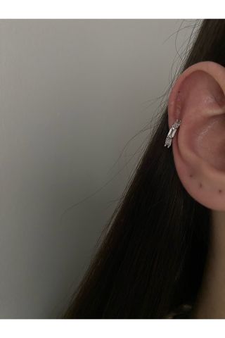 Kesme Taşlı Tragus Piercing
